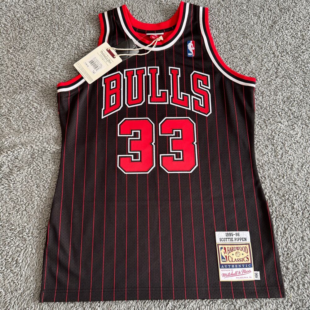 100% Authentic Mitchell & Ness Scottie Pippen NBA Chicago Bulls 95-96 Jersey 40